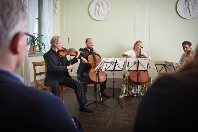 The Mendelssohn-quartet in the music salon